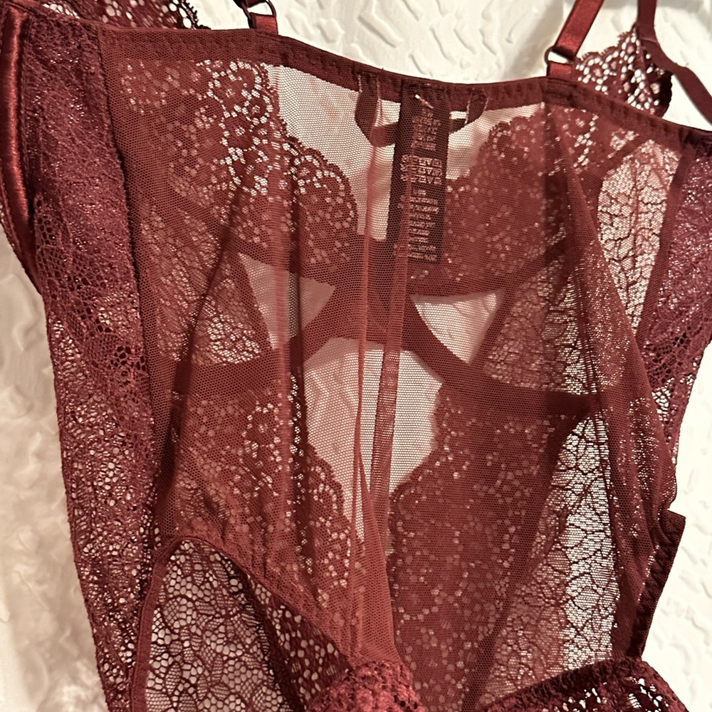 VS Embroidered Cutout Teddy - Picture 4 of 8